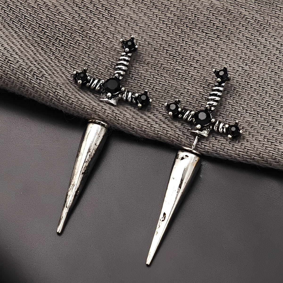 Lionore – Gothic earrings in the shape of a sword