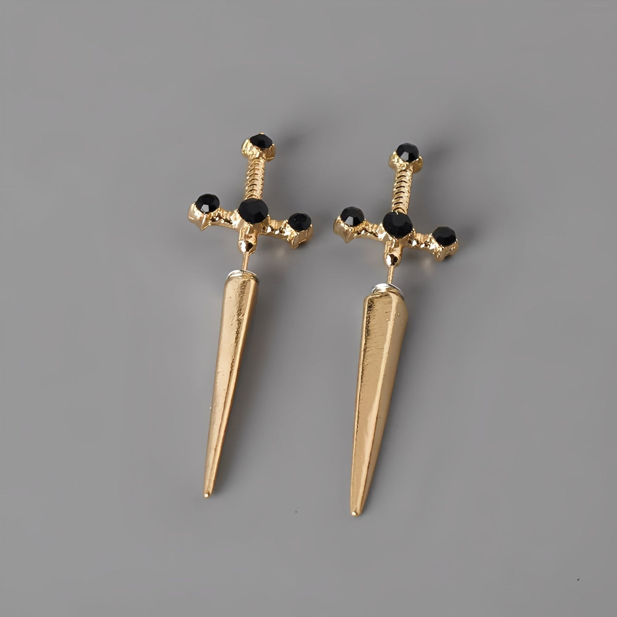 Lionore – Gothic earrings in the shape of a sword