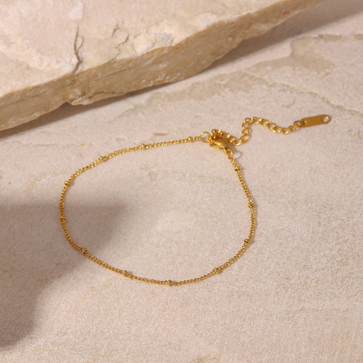 Wren – Elegant gold chain for the ankle