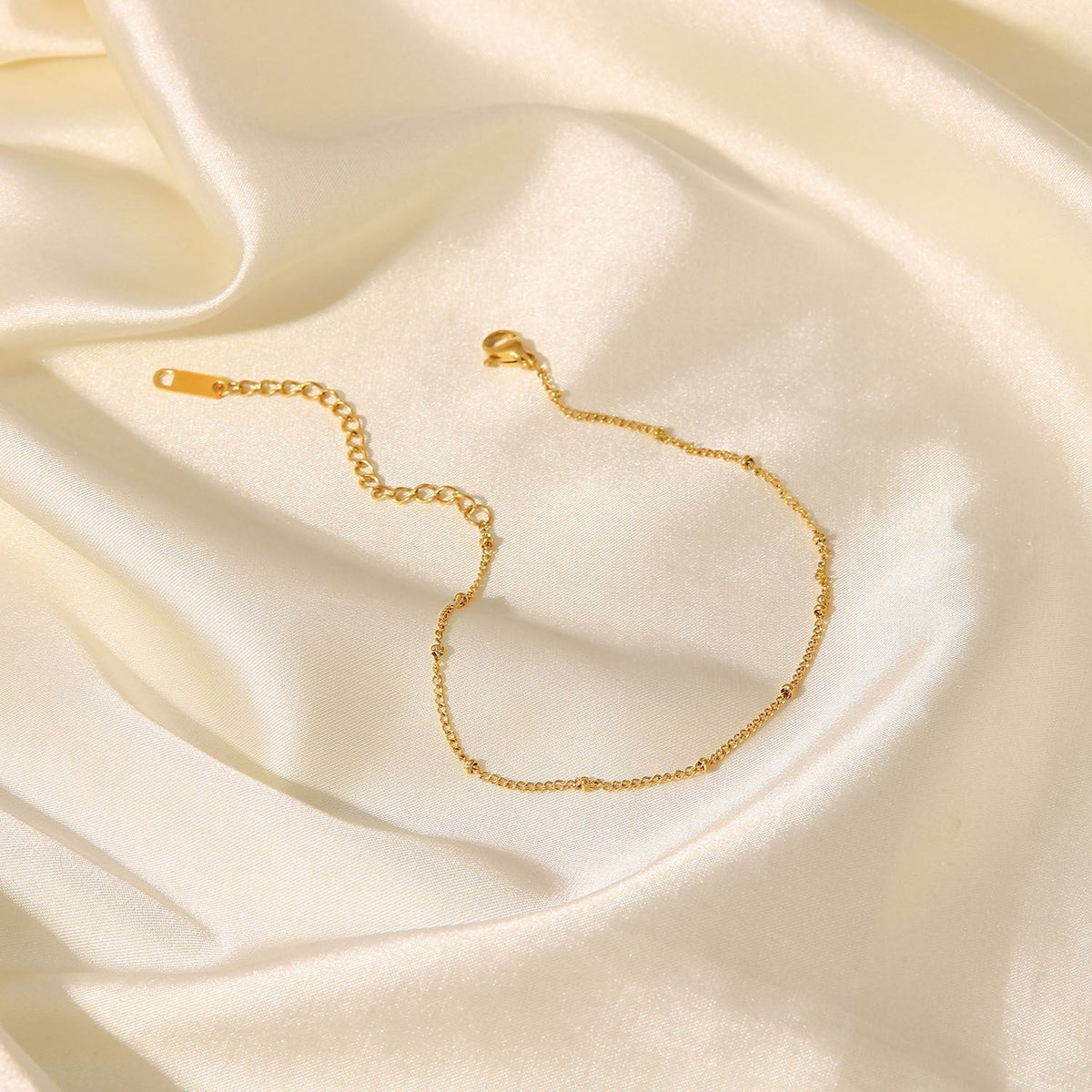 Wren – Elegant gold chain for the ankle