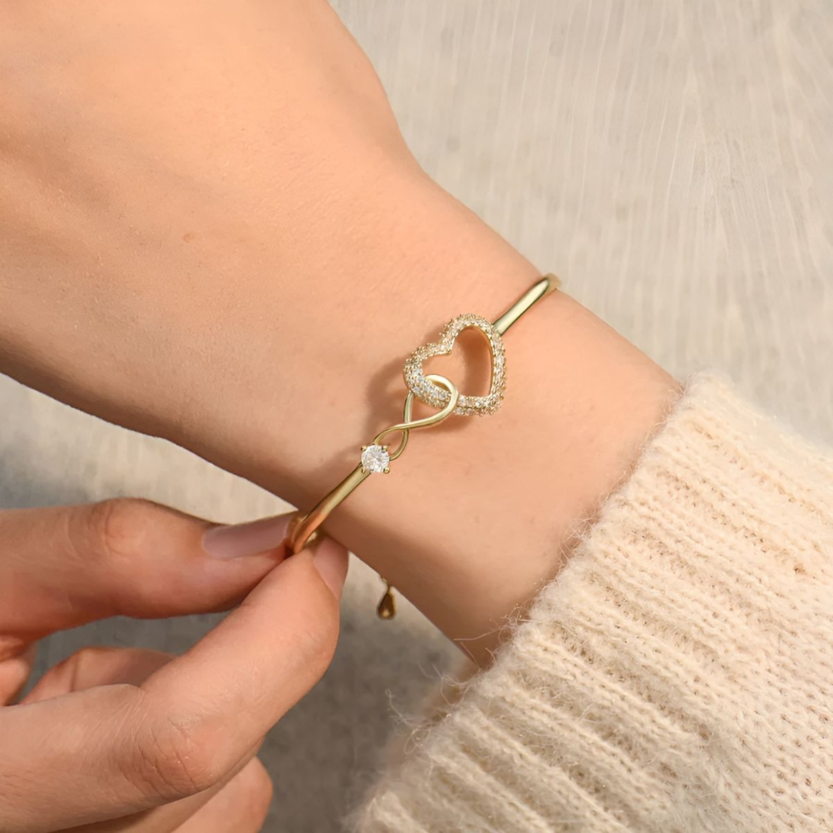Ayumi – Mother and Daughter Infinite Golden Bracelet