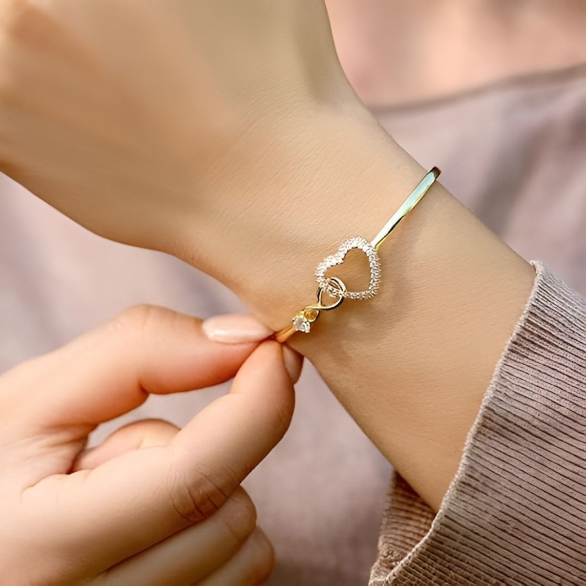 Ayumi – Mother and Daughter Infinite Golden Bracelet