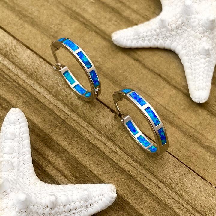 Naia – Earrings of silver and opal with marine inspiration