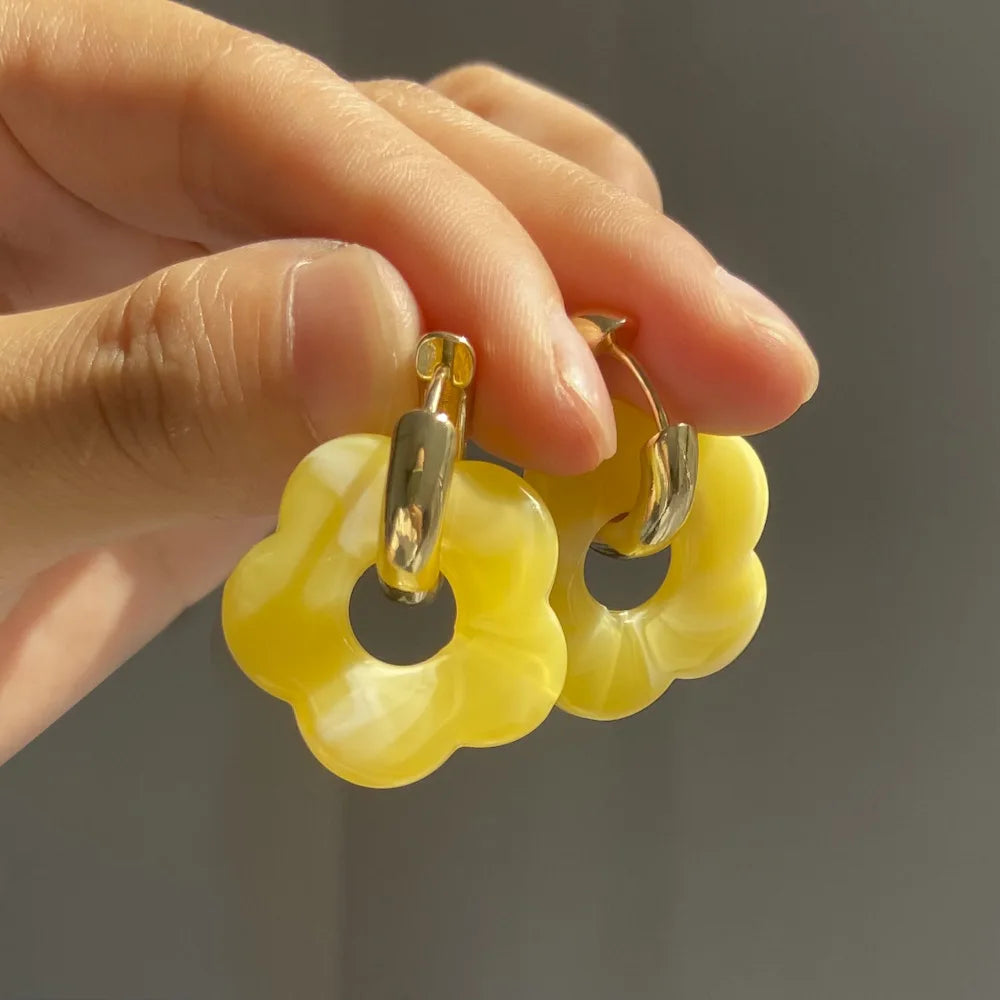 Florella – Elegant Resin Flower Hoops