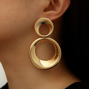 Claudia – Bold Vintage Round Earrings