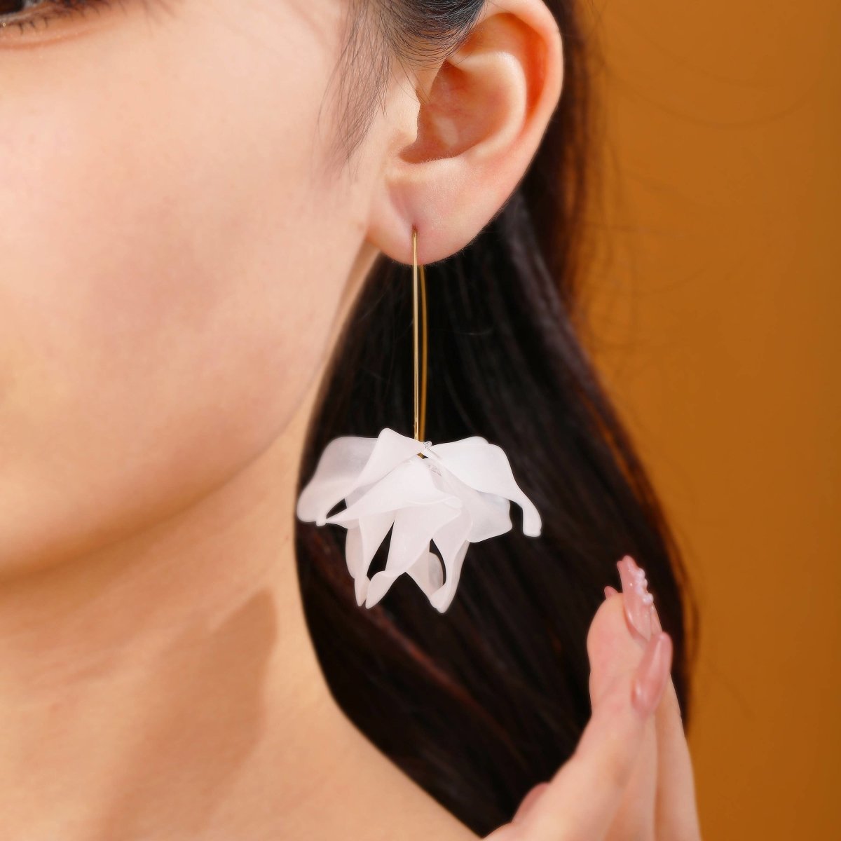 Fariba - Hoop earrings with spring flowers